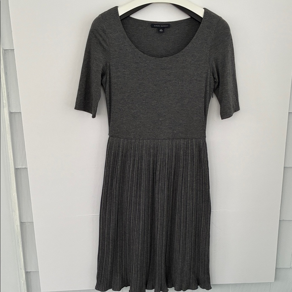 Banana Republic Charcoal Grey Pleated Dress Size 2